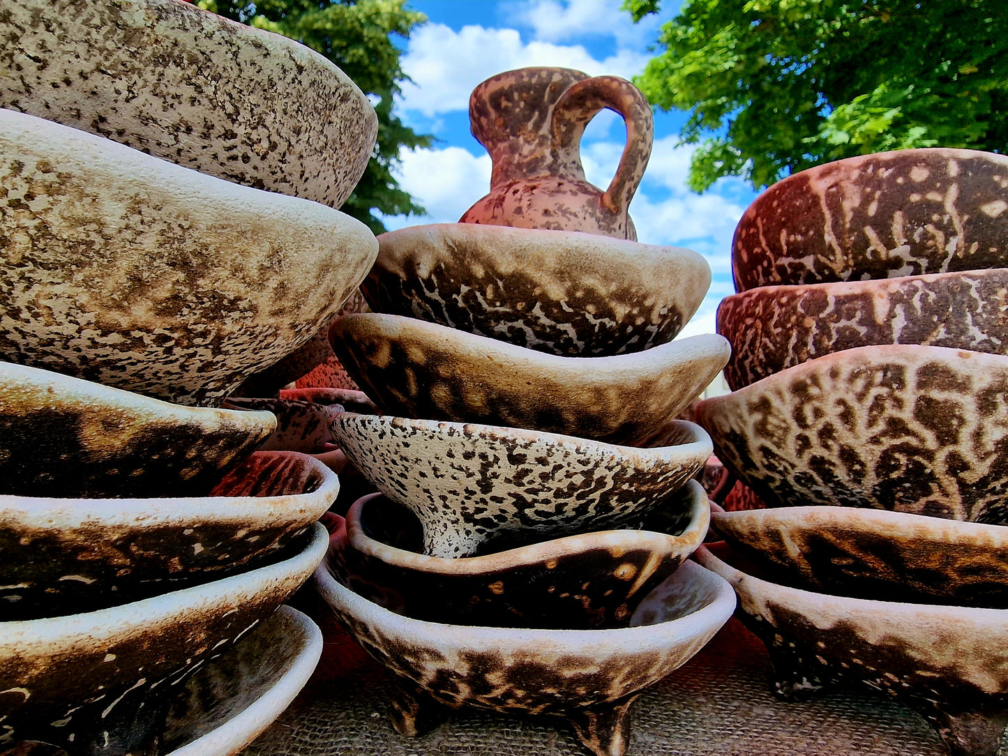 Pirmyn į praeitį: keramikos dekoravimas duonos raugu